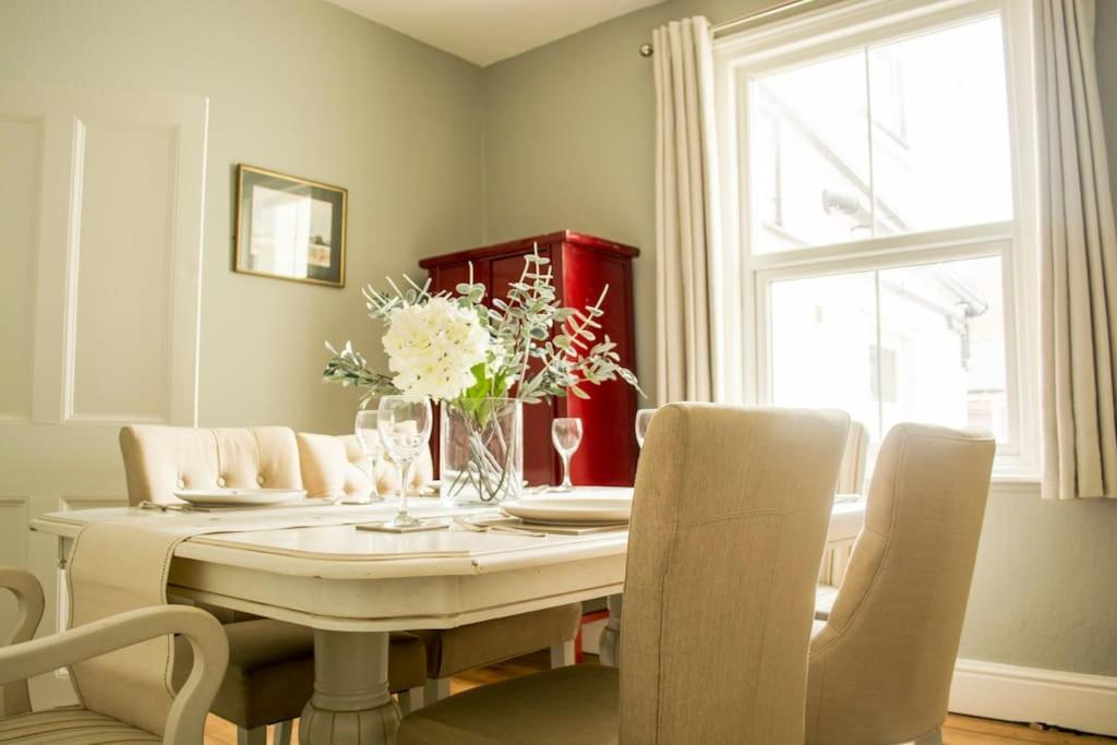 Lovely 3 Bed House In The Heart Of Cheltenham Exterior photo